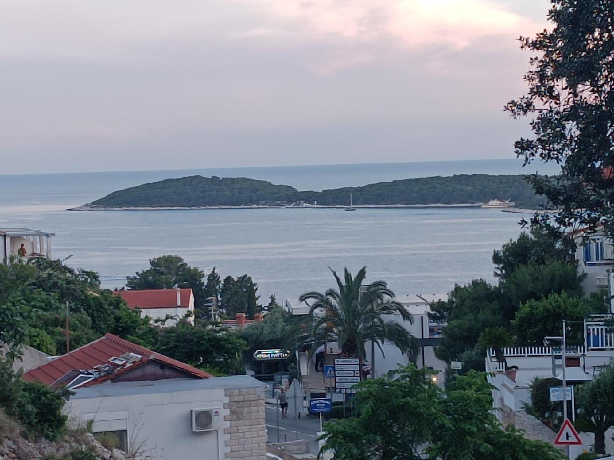 Apartments Lucic Hvar Town Exterior foto
